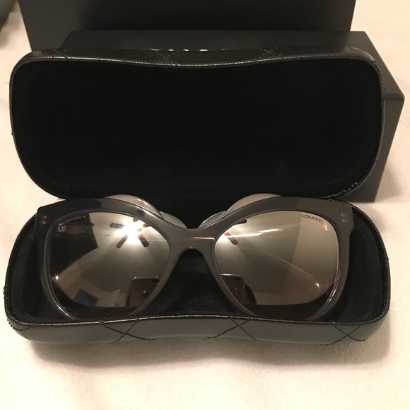 🚨SOLD 🚨CHANEL Sunglasses - Picture 2 of 7